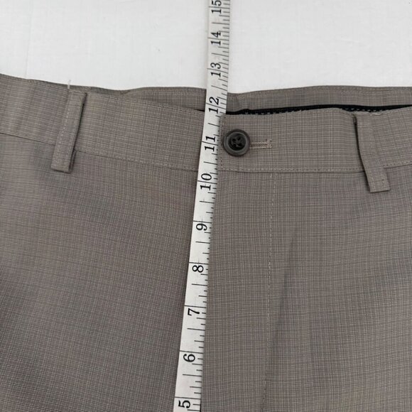 Izod Golf Shorts Beige Tan Men's Size 34 EUC Athletic Athleisure Preppy Classic - Picture 6 of 9